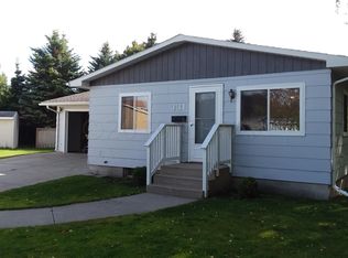 331 Circle Hills Dr, Grand Forks, ND 58201