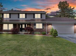 5420 Southlawn Dr, Sterling Heights, MI 48310