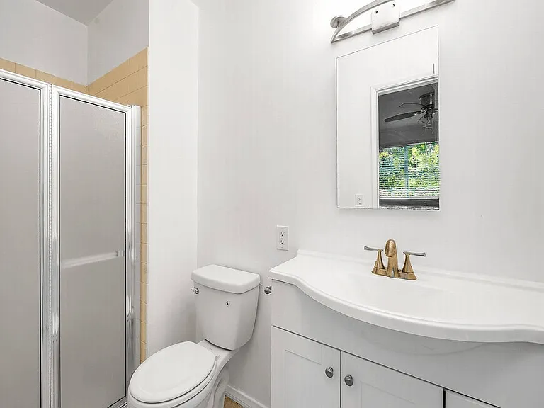 4350 Franklin Ave — Photo 11
