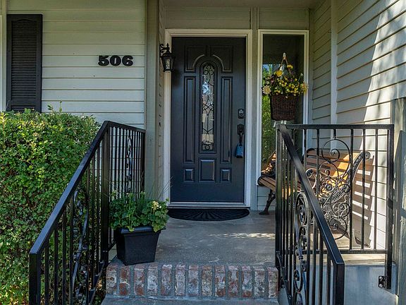 2nd image of 506 Surrey Ct