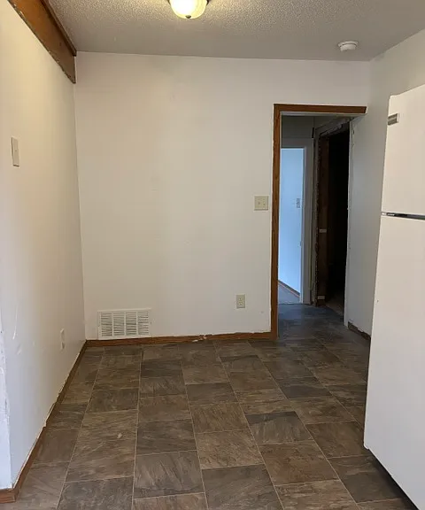 204 W 1st St — Photo 9