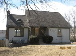 916 NW Valley Woods Dr, Grain Valley, MO 64029