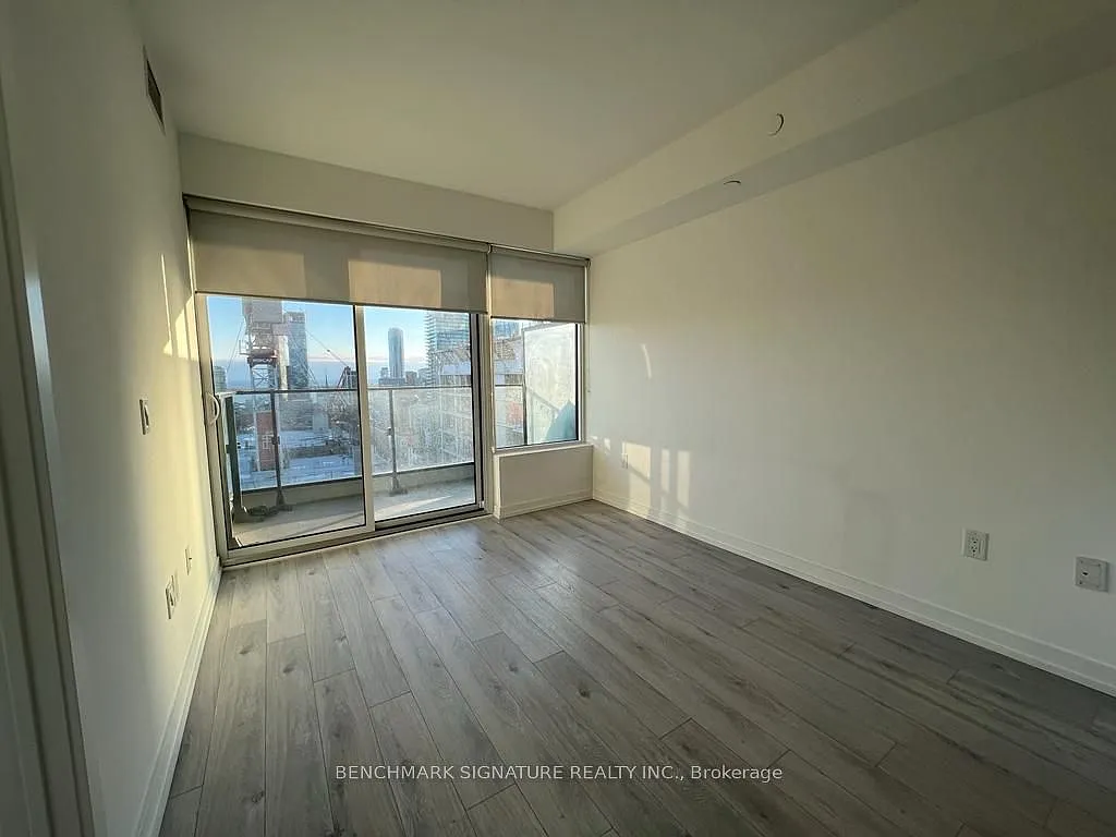 Building Photo - 77 Shuter St #3105