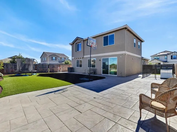 8285 Courage Dr, Sacramento, CA 95829