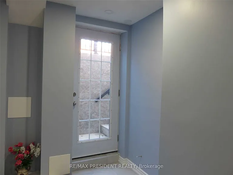 32 Ventura Ave #BASEMENT — Photo 1