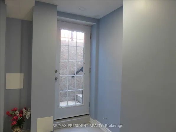 32 Ventura Ave #Basement, Brampton, ON L6Y 4Y8