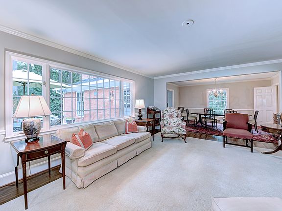 Sunny living room Gas log fp