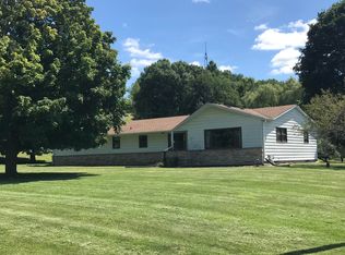 6359 Donegal Rd, Hartford, WI 53027