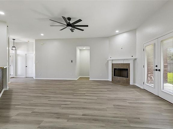 4th image of 2716 Bark Ave