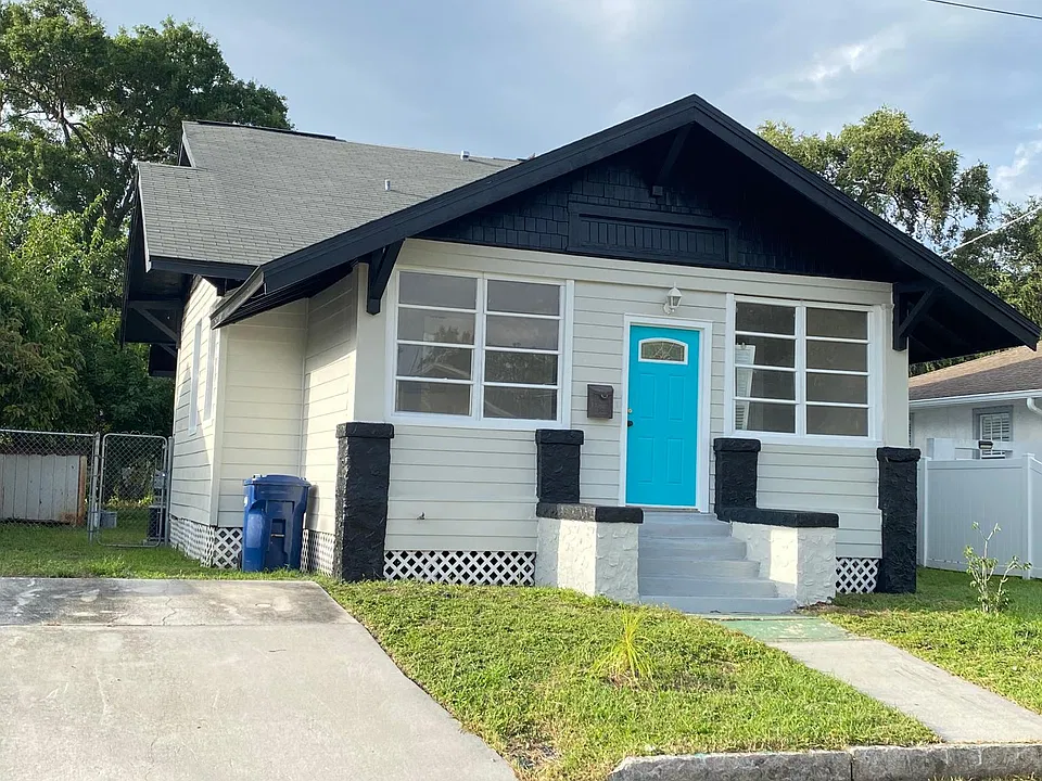 2008 Maple Ave