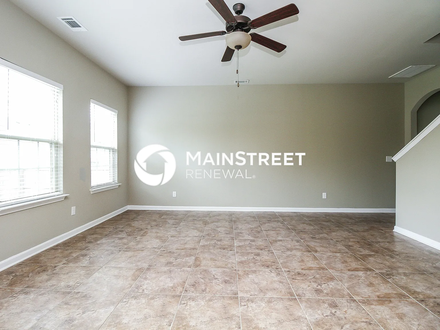160 Lyndhurst Dr — Photo 3