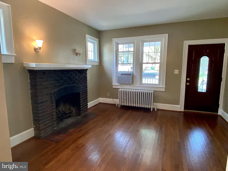 608 N Fillmore St — Photo 4