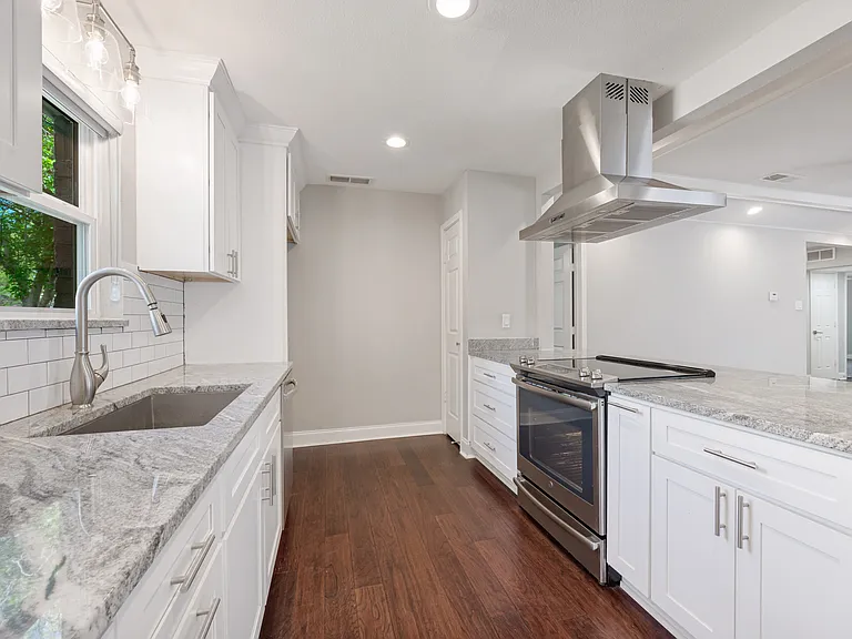 3236 Merrell Rd — Photo 10