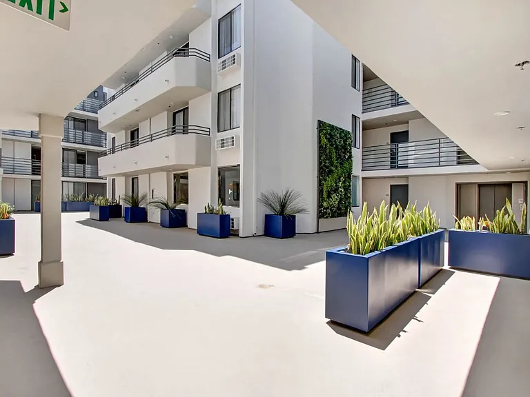 The Kenmore Los Feliz — Photo 15