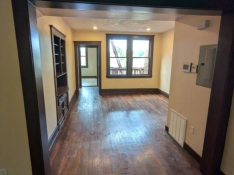 1285 E 101st St #6 — Photo 8
