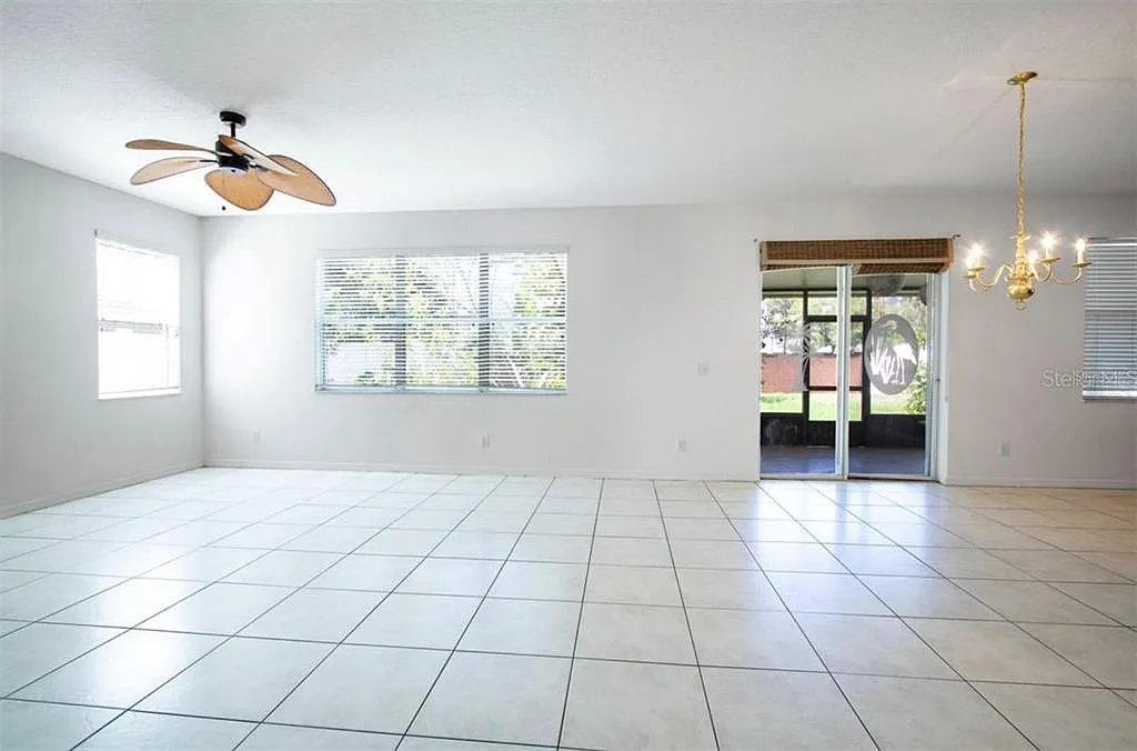 4 bed, 2.5 bath, 3397 sqft, $2,890 — Photo 3