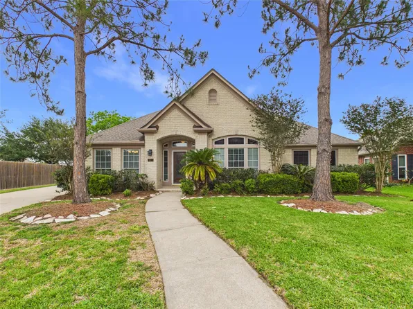 111 Bending Brook Ln, Dickinson, TX 77539