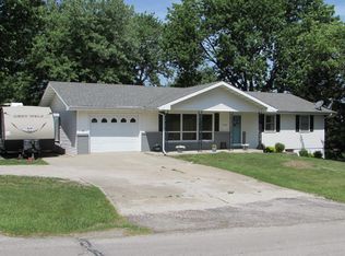 1002 N 13th St, Albany, MO 64402