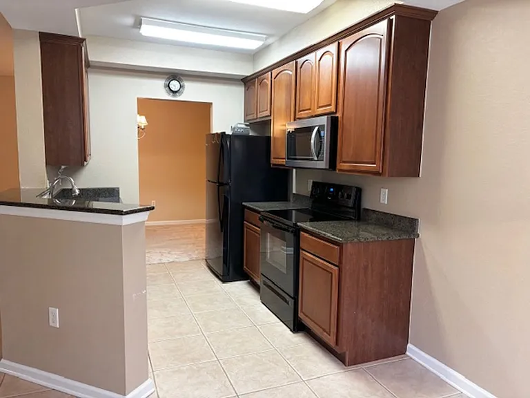 520 Hockendale Cv — Photo 3