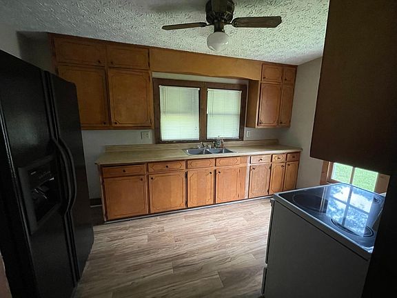 2nd image of 100 Allen Cir