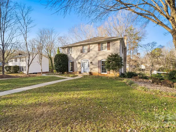7116 Hollyhouse Dr, Charlotte, NC 28215