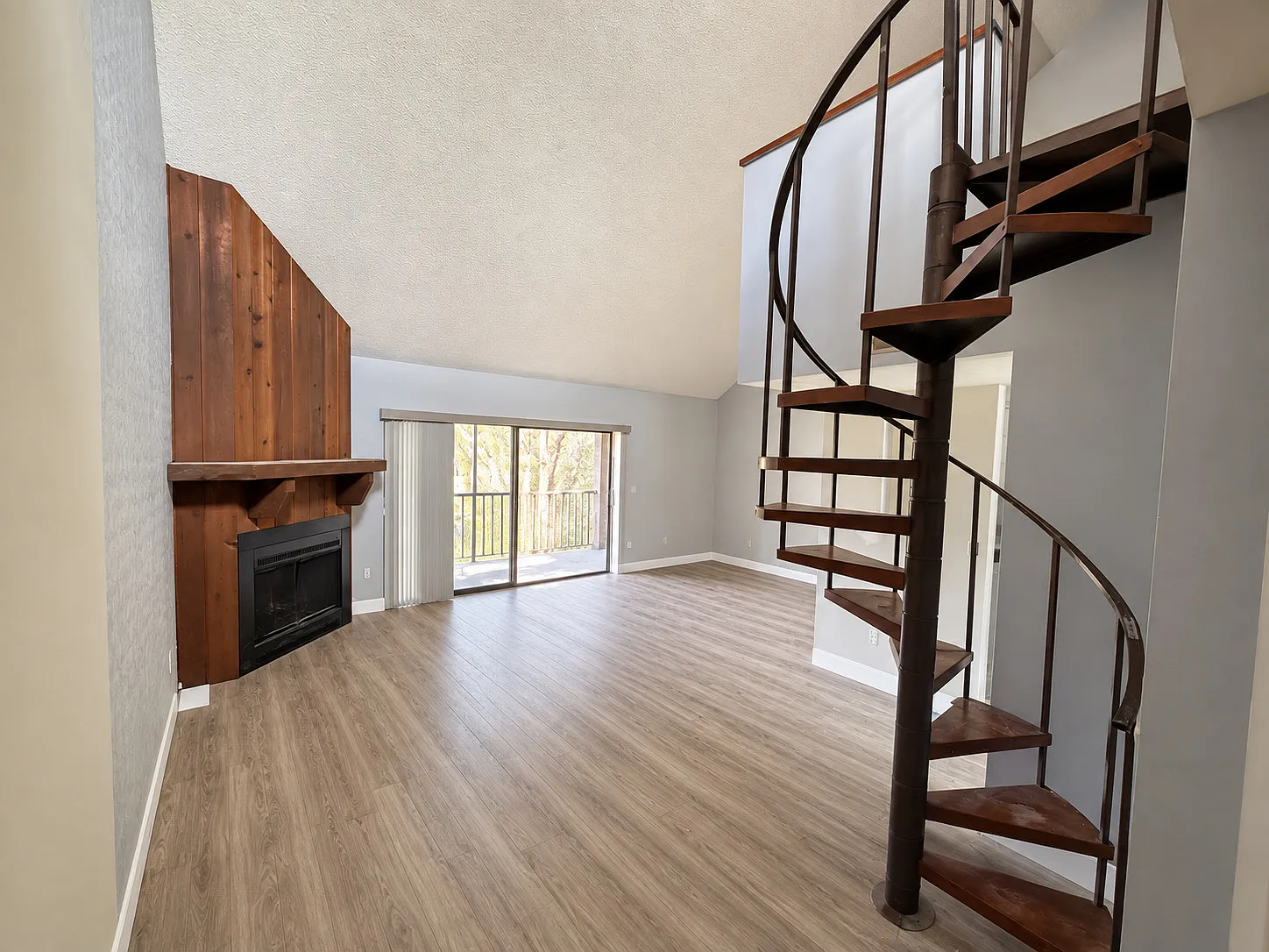 2 bed, 975 sqft, $1,500 — Photo 3