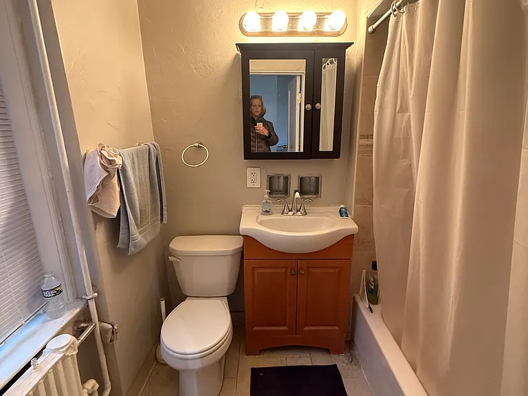 240 S Graham St #5 — Photo 3