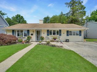 27 Raleigh Rd, Edison, NJ 08817