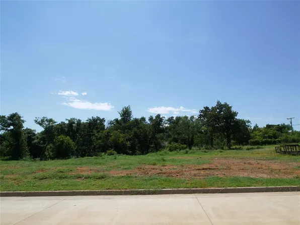 1717 Cambria Dr #8, Edmond, OK 73013