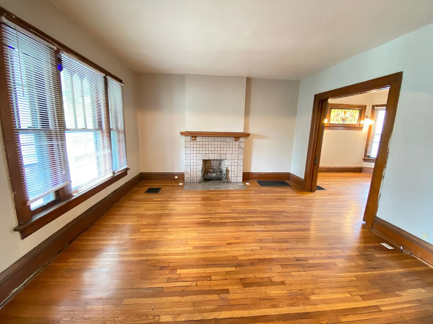 Indianola Ave 2329 BAC — Photo 4
