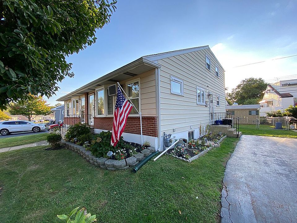 1st image of 522 E Winona Ave
