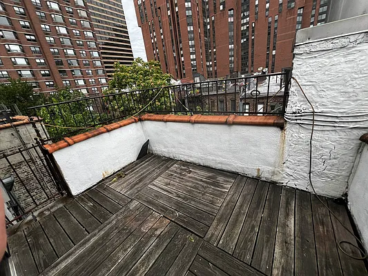 Rented by Salon Realty Corp | media 17