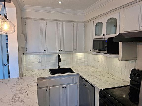 3rd image of 1100 NE 9th Ave APT 103
