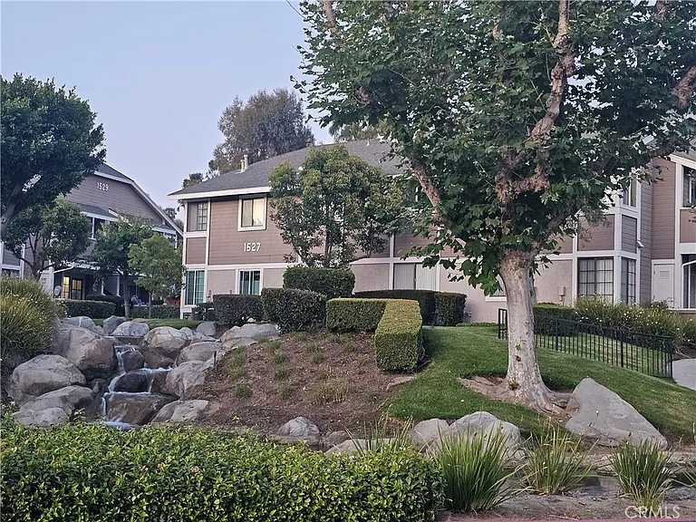 1505 S Raitt St — Photo 16