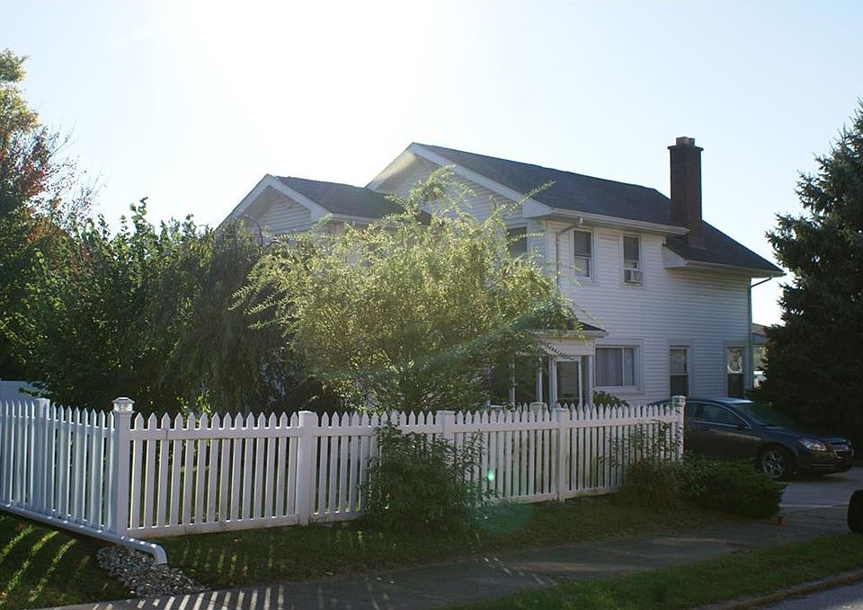 2nd image of 304 E Main St