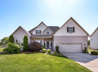 107 Crestbourne Ct, Stokesdale, NC 27357