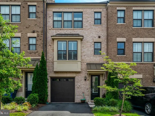 3683 Ambrose Hills Rd, Falls Church, VA 22041