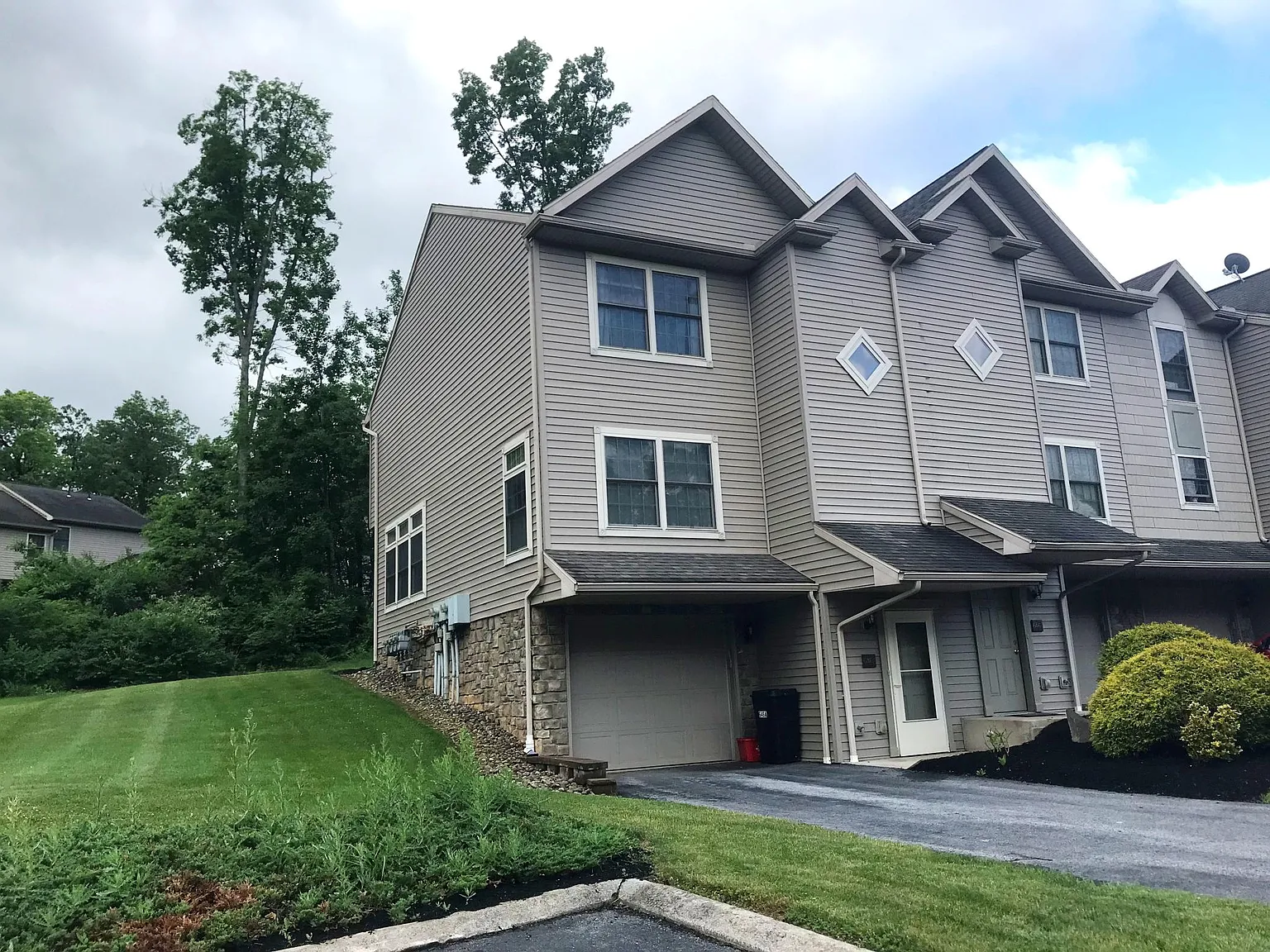 3 bed, 3.5 bath, $2,010 — Photo 1