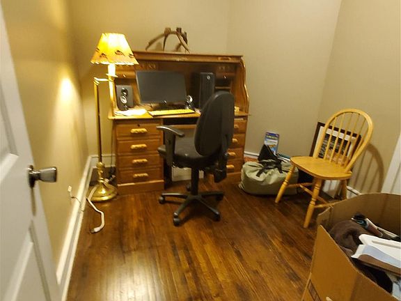 4th image of 131 W Mill Ave
