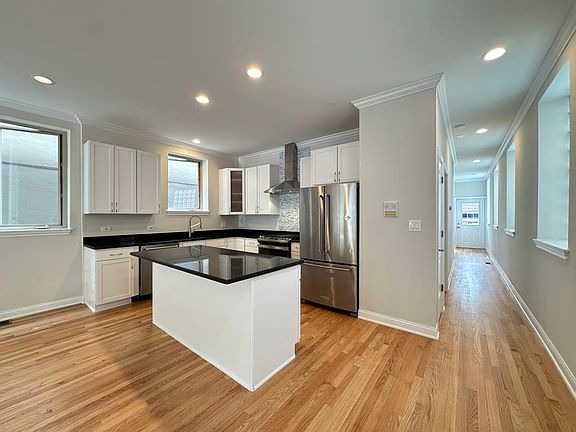 2nd image of 1741 N Fairfield Ave APT 2