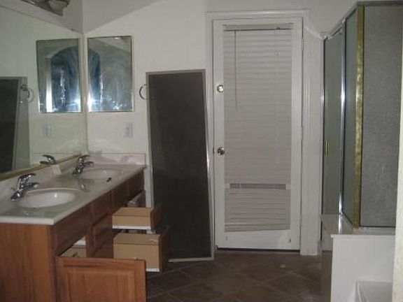 4th image of 43410 W Hillman Dr