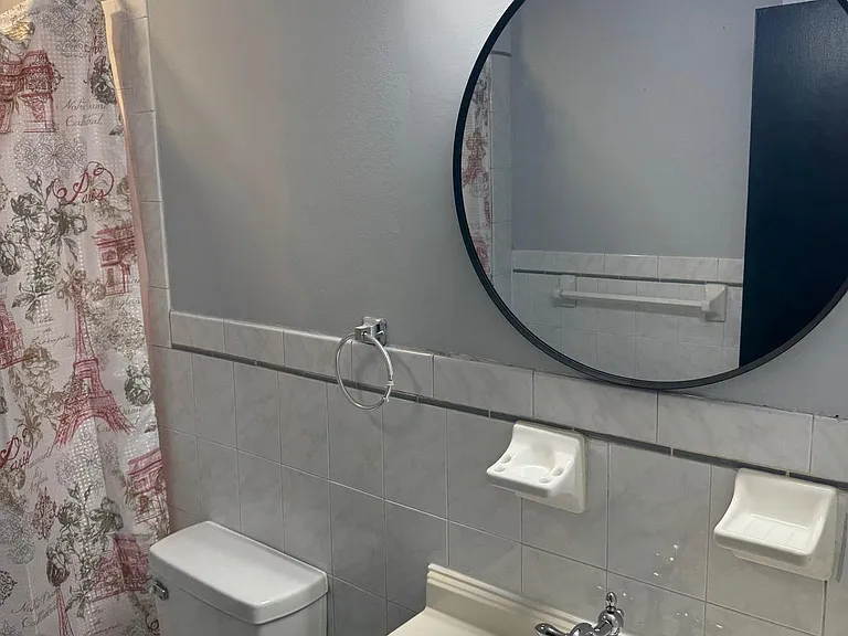 126 N Madison Ave — Photo 22