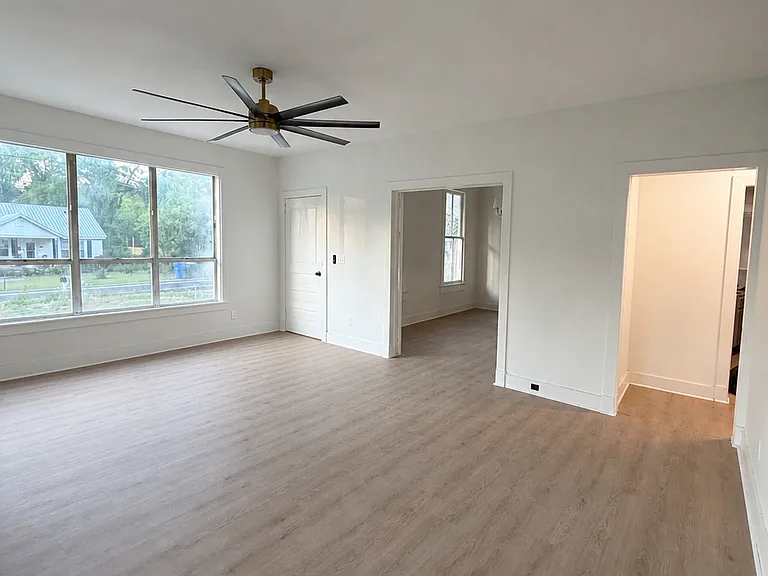910 Highland Ave — Photo 4