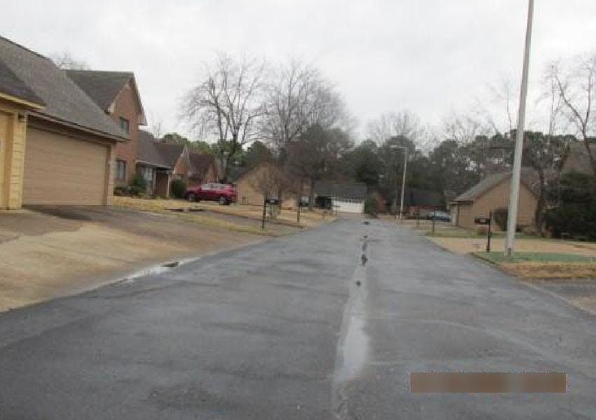 2nd image of 6733 Millers Pond Cir