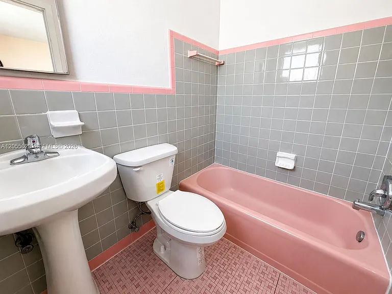 34 Madeira Ave #5 — Photo 4