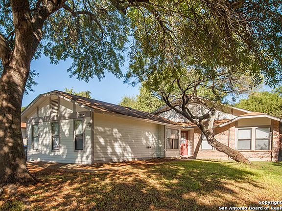 2nd image of 9507 Autumn Oaks