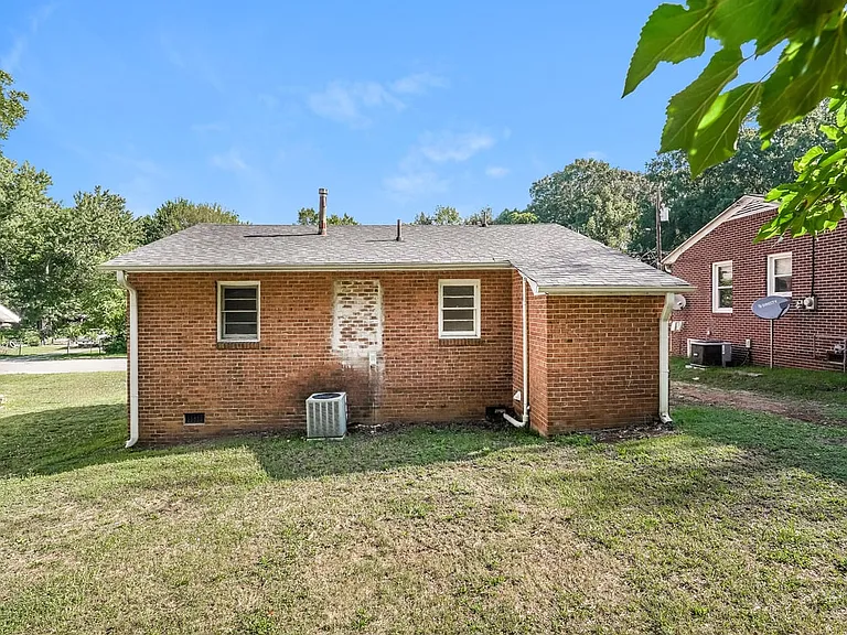 1006 E Devonshire St — Photo 30