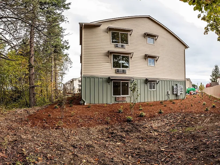 Evergreen Valley Apartments — Photo 34