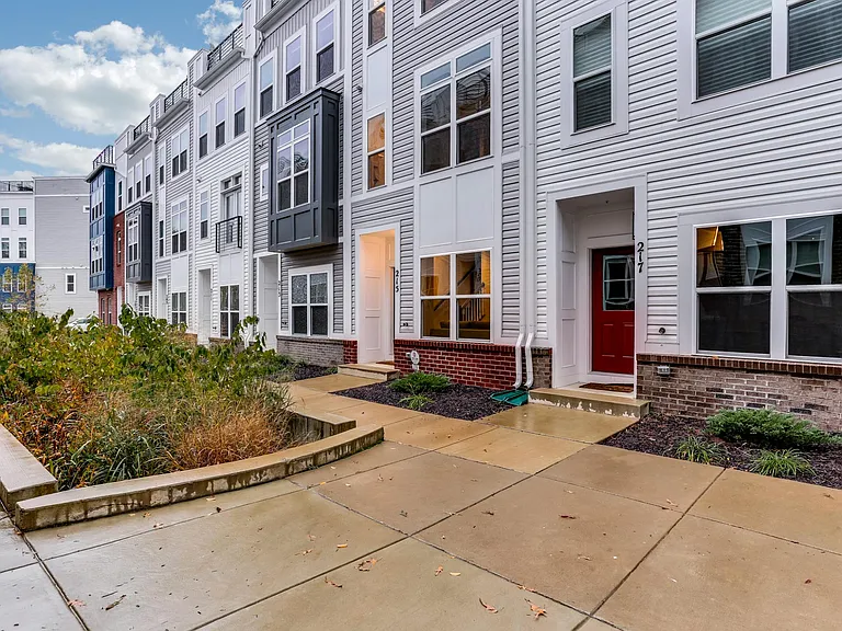 215 Wesley Brown Ln — Photo 2