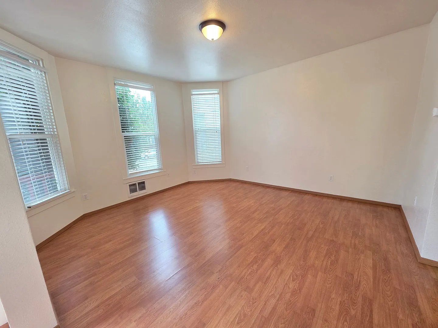 616 South Ainsworth Ave A&B — Photo 2